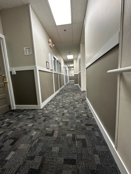 More Photos Of 1020 Cedar Ave, St Charles Light Manufacturing For Lease