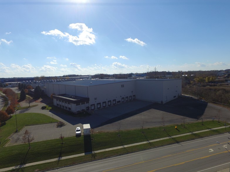 More Photos Of 75 Plant Farm Blvd, Brantford Warehouse For Lease