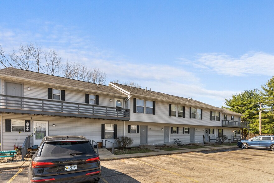 More Photos Of 652 Northgate Cir, Rochester Multifamily For Sale