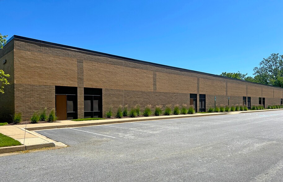 More Photos Of 10709 Gilroy Rd, Hunt Valley Light Manufacturing For Lease