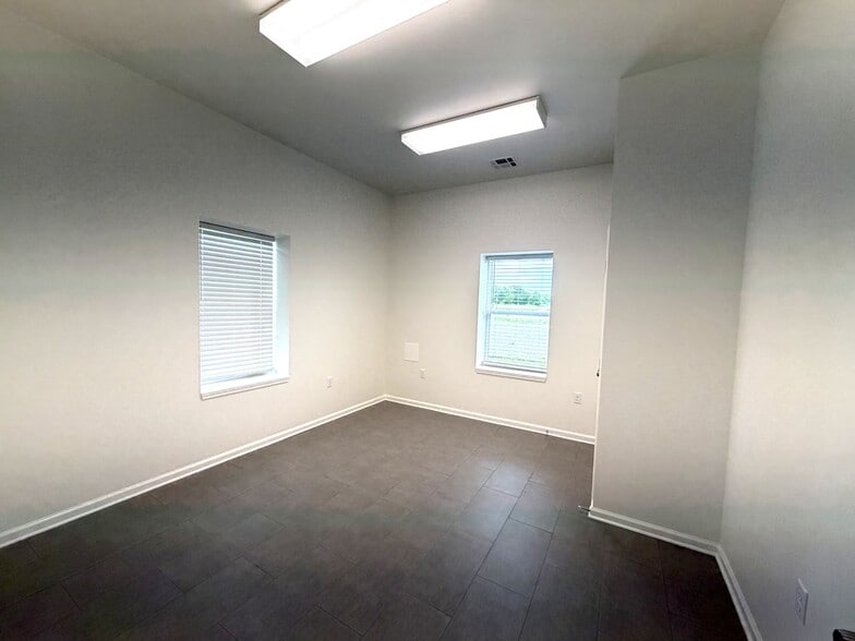 More Photos Of 290 Trinity ln, Gray Land For Lease