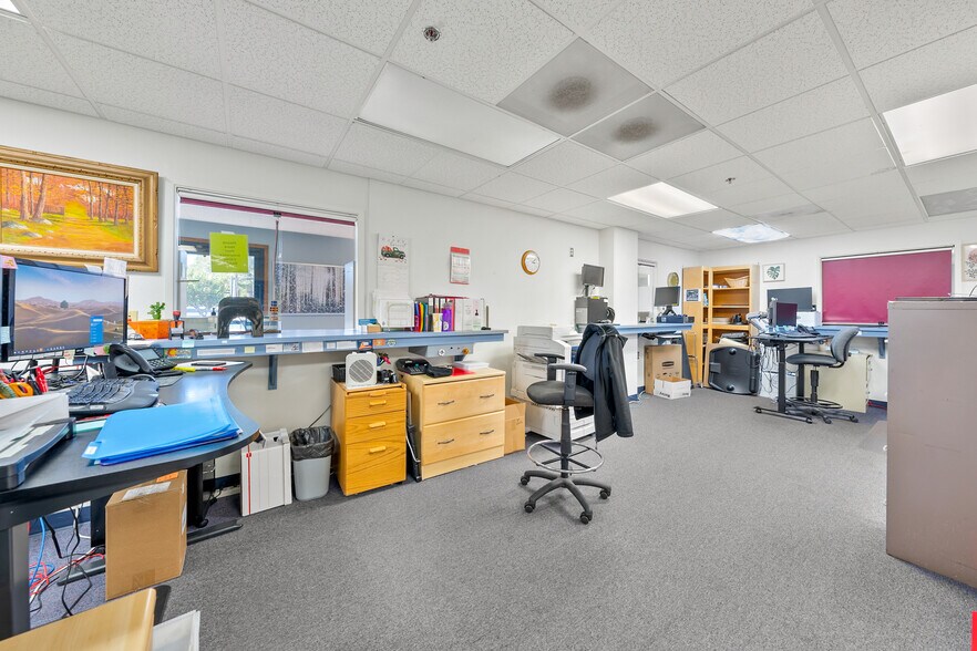 More Photos Of 715 NW Dimmick St, Grants Pass Office For Sale