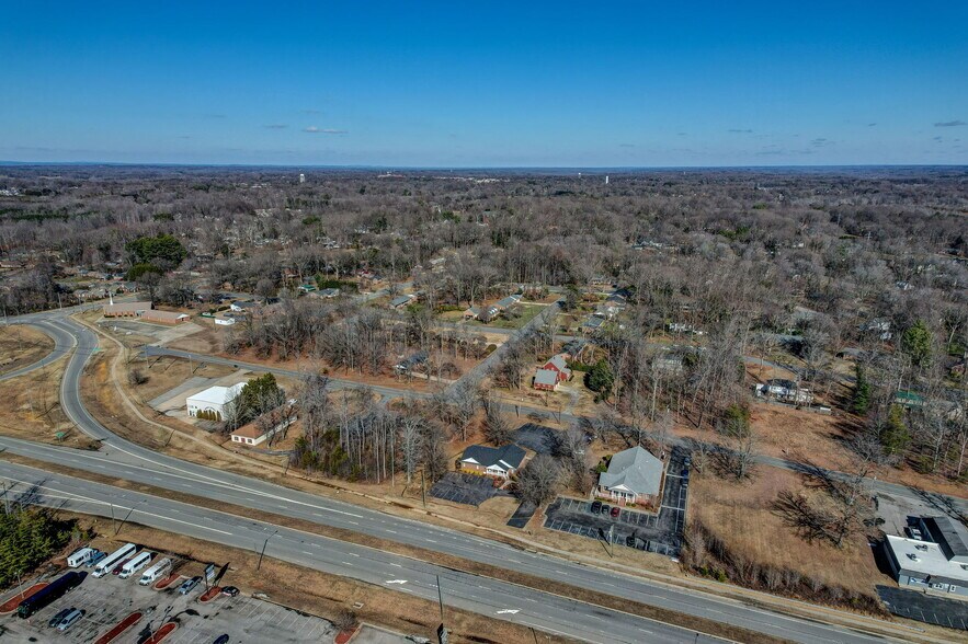 More Photos Of 1418 Freeway Dr, Reidsville Freestanding For Sale