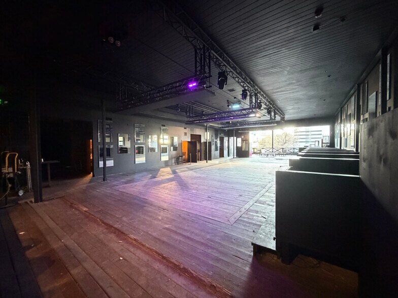 More Photos Of 710 W 6th St, Austin Bar For Lease