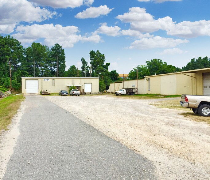 More Photos Of 3730 Overlook Rd, Raleigh Warehouse For Lease