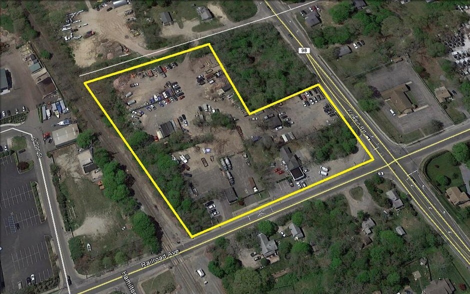 More Photos Of 96-122 Railroad Ave, Center Moriches Freestanding For Sale