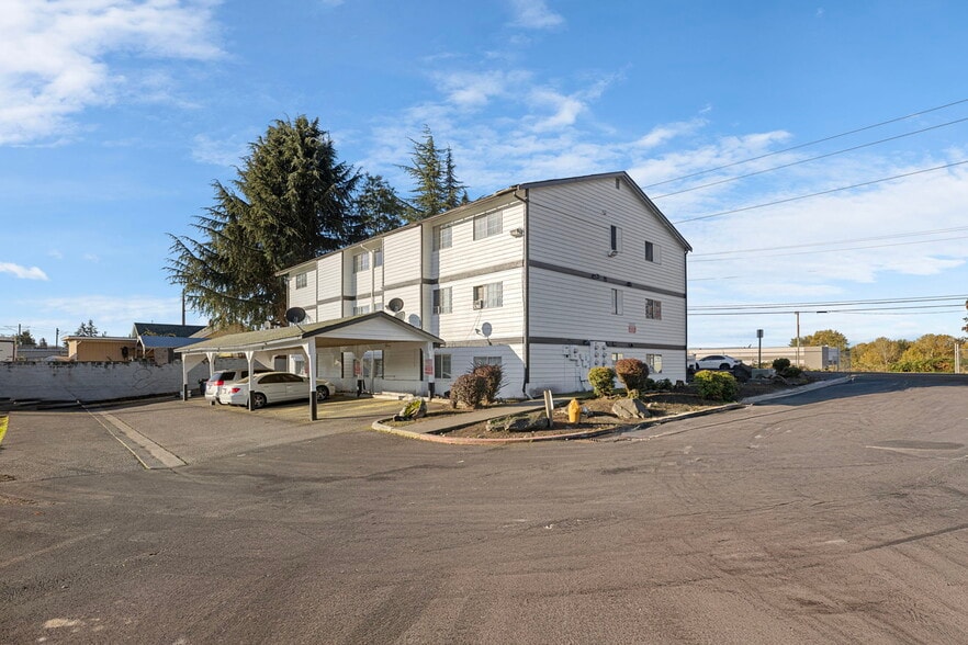 More Photos Of 23110 30th Ave S, Des Moines Apartments For Sale