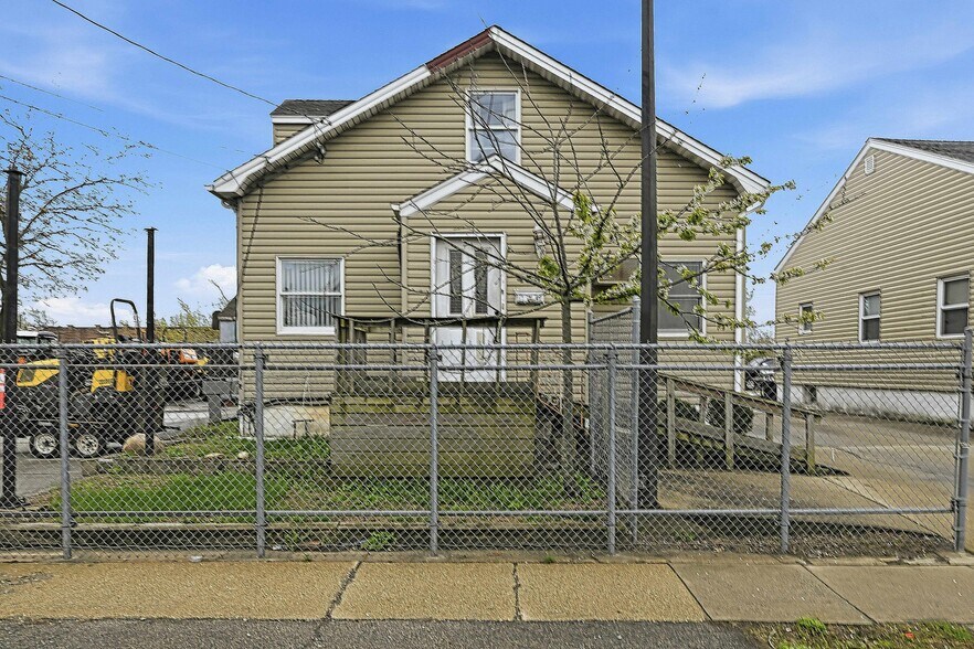 More Photos Of 433 Atlantic Ave, Oceanside Apartments For Sale