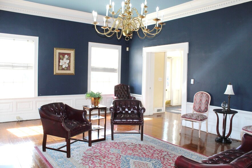 More Photos Of 2005 N Country Club Dr, Montgomery Schools For Sale
