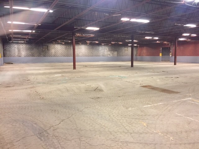 More Photos Of 100 Oakdale Rd, Johnson City Warehouse For Lease