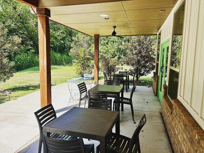 More Photos Of 2851 W Edmond Rd, Edmond Storefront Retail Office For Sale