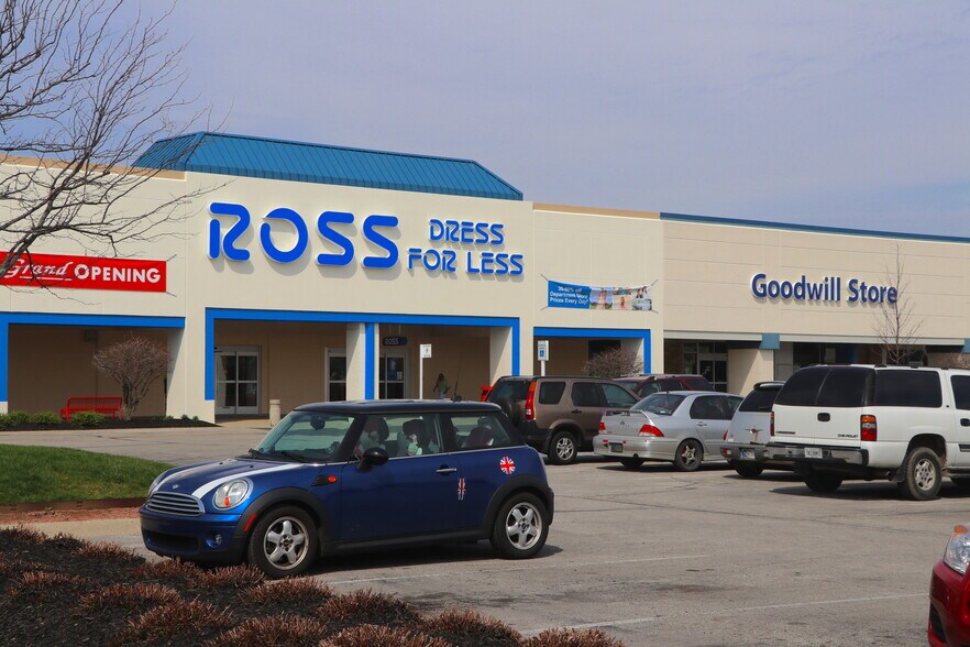 More Photos Of 4200 S East St, Indianapolis Unknown For Lease