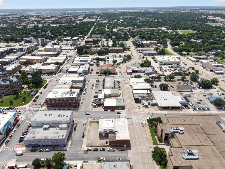 More Photos Of 221-223 N Locust St, Denton Office For Sale