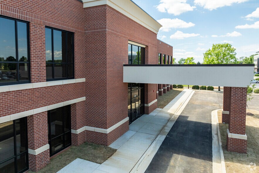 More Photos Of 8425 Wann Dr NW, Madison Medical For Lease