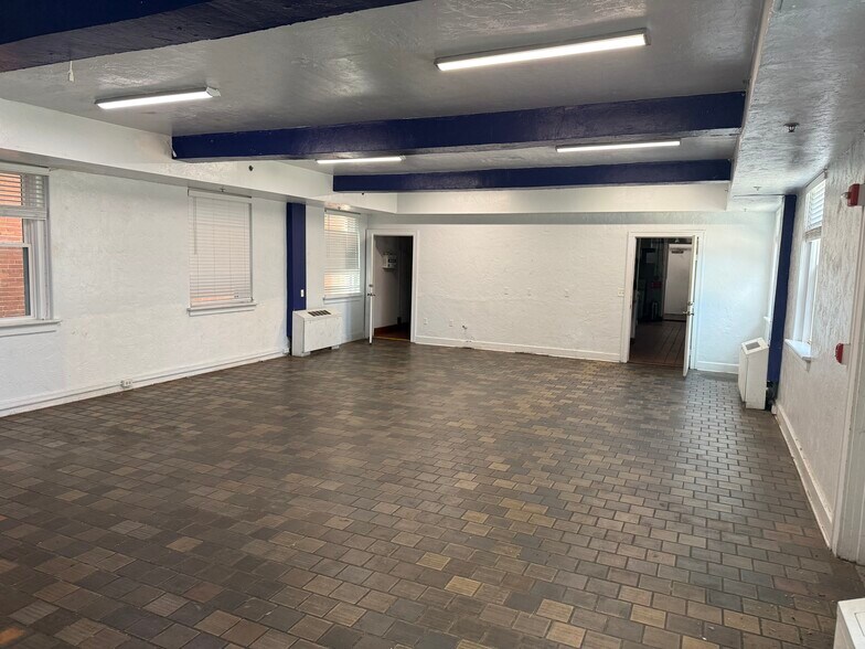 More Photos Of 1002 W University Ave, Gainesville Specialty For Sale