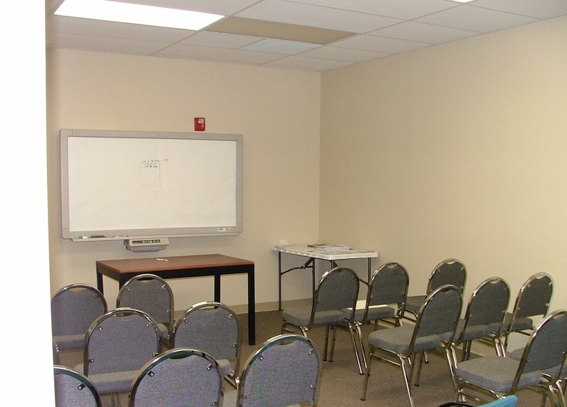 More Photos Of 69 Mayo Rd, Edgewater Storefront Retail Office For Lease