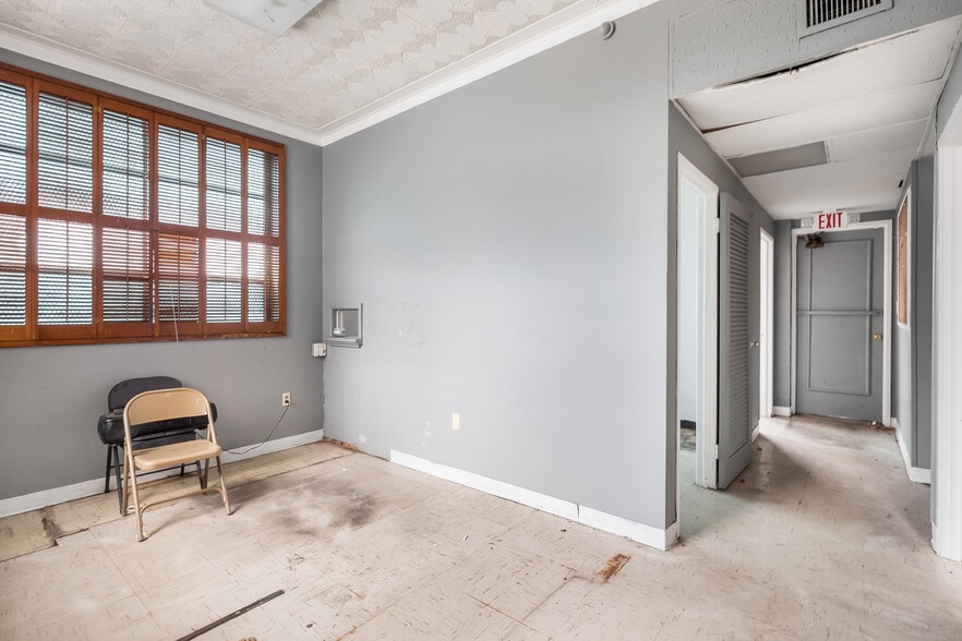 More Photos Of 775 NW 21st St, Miami Service For Lease