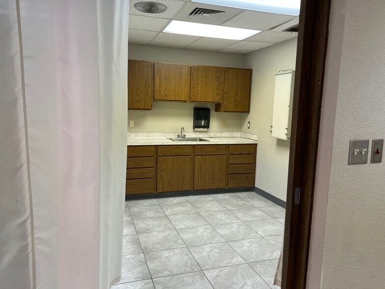 More Photos Of 810 Boardman Canfield Rd, Youngstown Medical For Lease