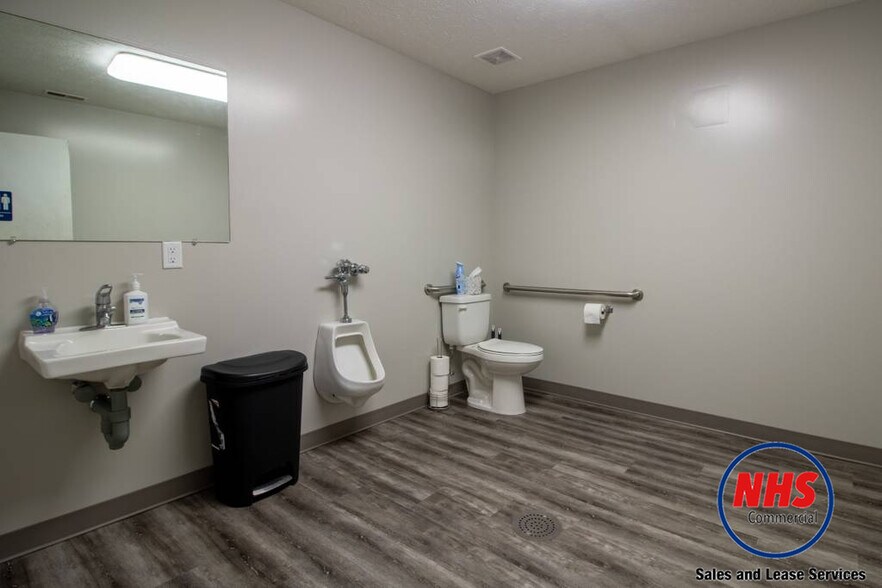 More Photos Of 5300 N 57th St, Lincoln Light Distribution For Lease