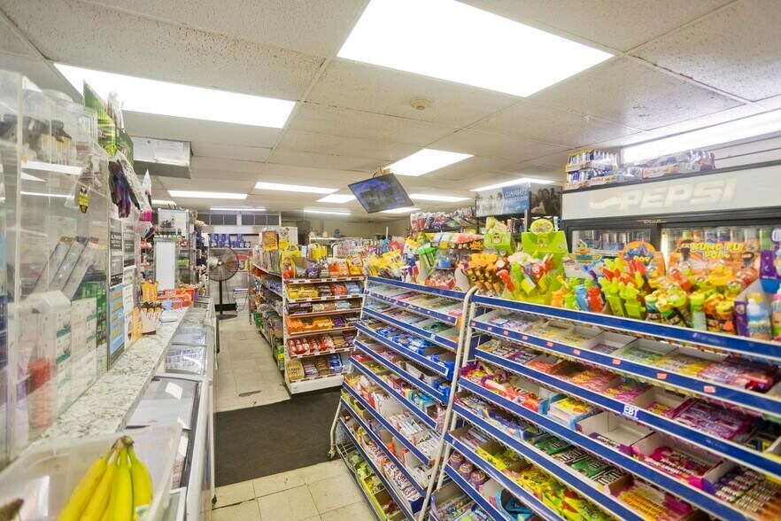 More Photos Of 95 School St, Chicopee Apartments For Sale