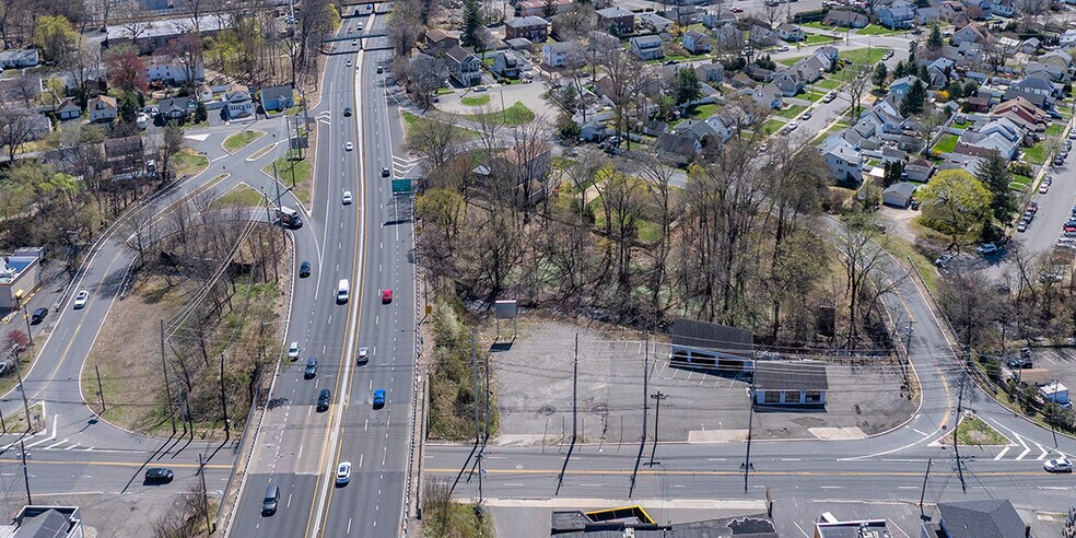 More Photos Of 1015-1027 Goffle Rd, Hawthorne General Retail For Lease