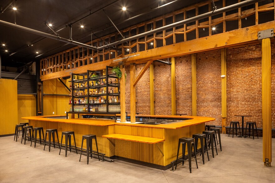 More Photos Of 1948 E 7th St, Los Angeles Bar For Lease