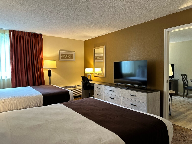 More Photos Of 6205 Ramada Dr, Clemmons Hotel For Sale