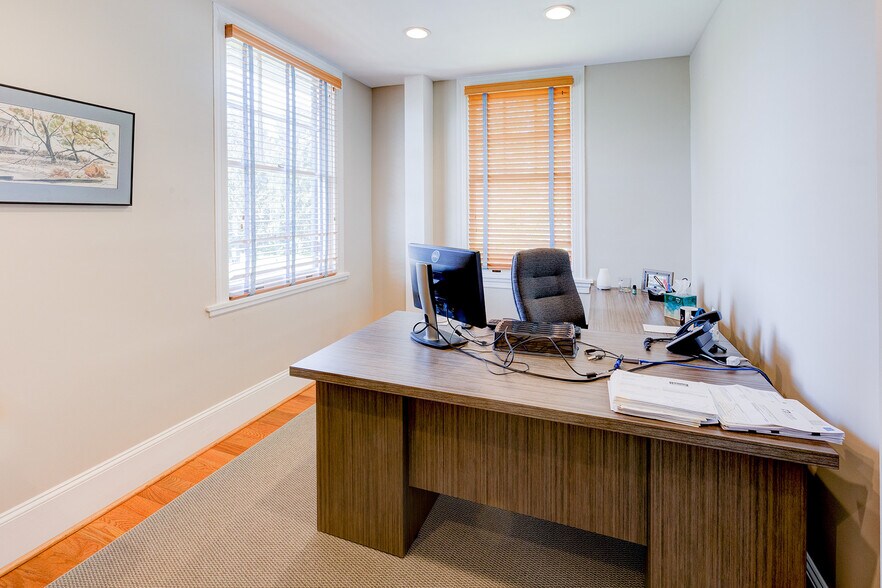 More Photos Of 400 W Pennsylvania Ave, Towson Office For Sale