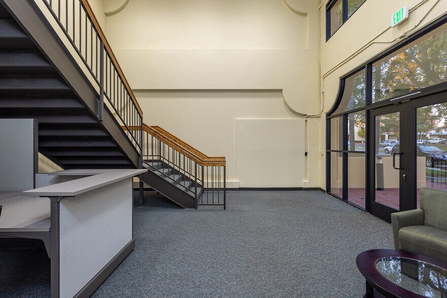 More Photos Of 2223 Eastman Ave, Ventura Manufacturing For Lease