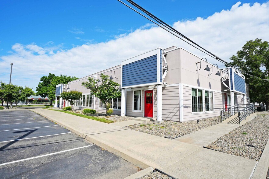 More Photos Of 905 N 1st St, Yakima Restaurant For Sale