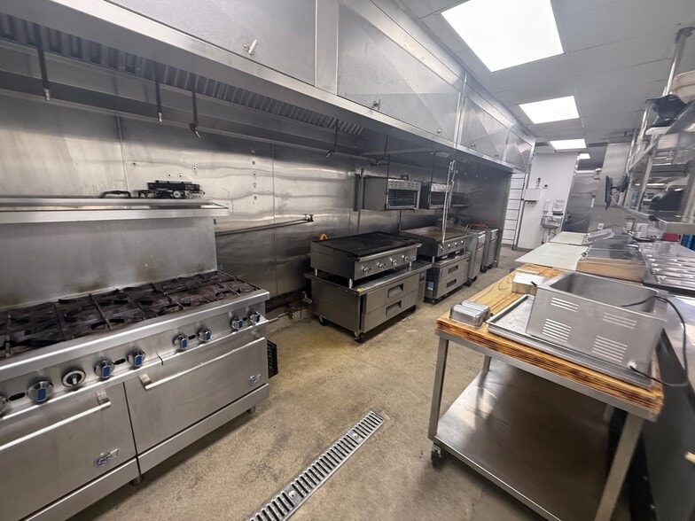 More Photos Of 661 US Highway 1, North Palm Beach Storefront Retail Office For Sale