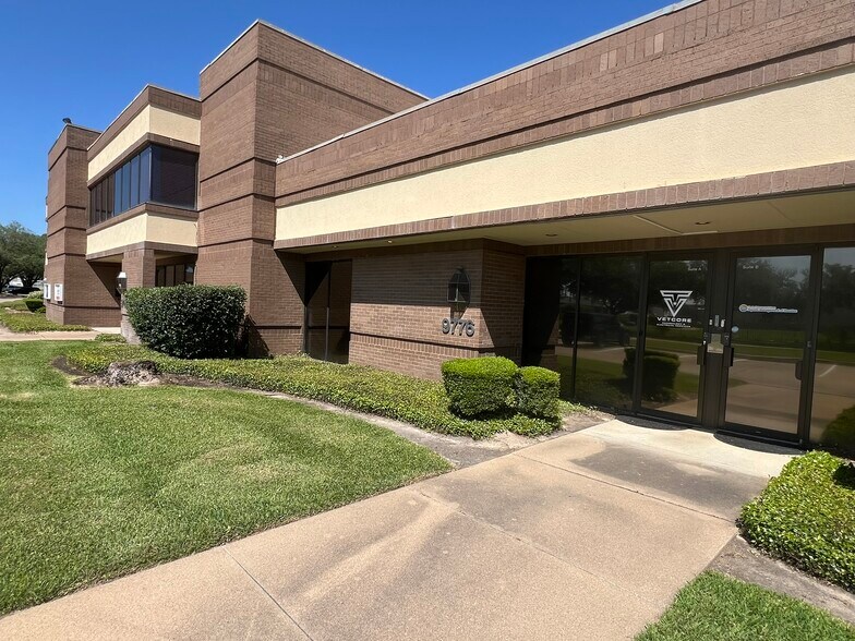 Primary Photo Of 9776 Whithorn Dr, Houston Showroom For Lease