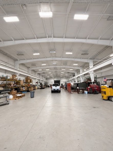 More Photos Of 915 Commerce Cir, Hanahan Manufacturing For Sale