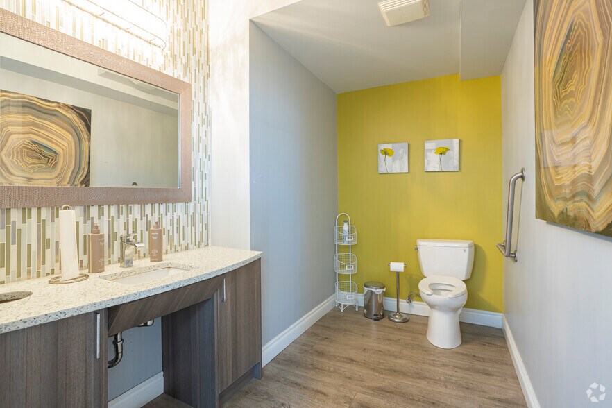 More Photos Of 1904 20th Ave NW, Calgary Storefront Retail Office For Lease