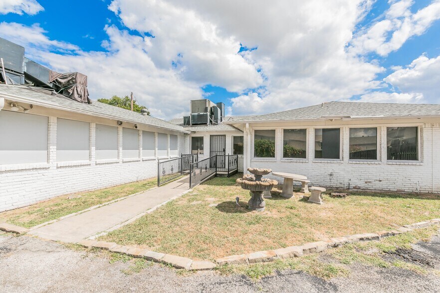 More Photos Of 2823 Kendale Dr, Dallas Medical For Sale
