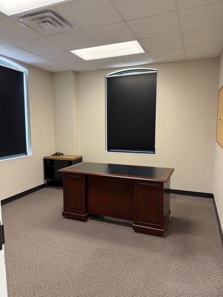 More Photos Of 3000 Gilmer Rd, Longview Storefront Retail Office For Lease