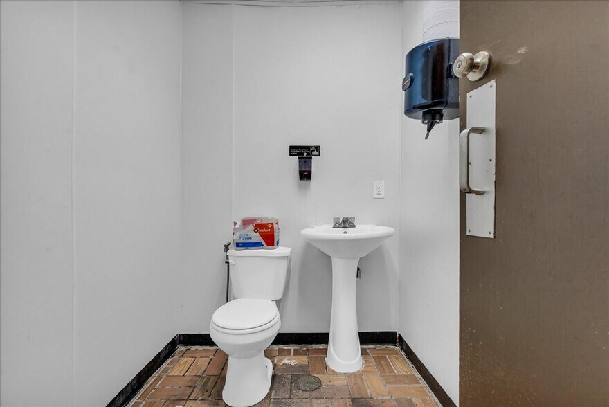 More Photos Of 12010 Greenfield Rd, Detroit General Retail For Sale