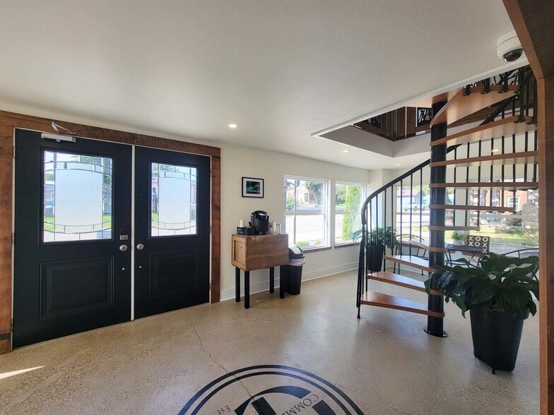 More Photos Of 110 Mc Lean Ave, Cotter Hotel For Sale