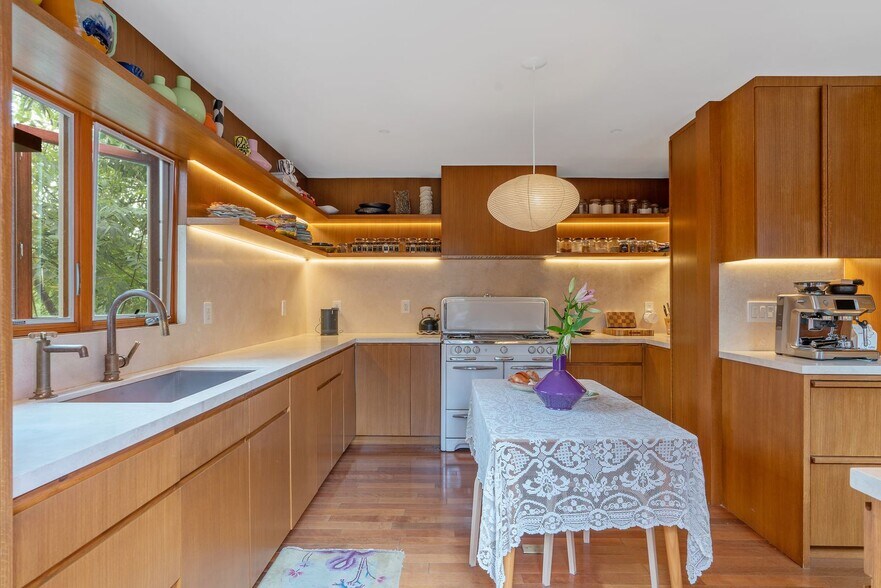 More Photos Of 1964 Vestal Ave, Los Angeles Office Residential For Sale