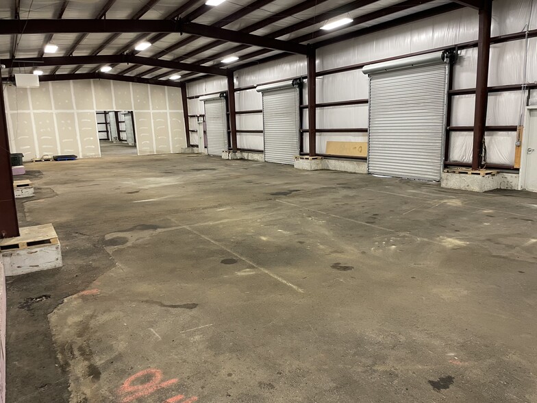 Primary Photo Of 999 Airport Rd, Lakewood Warehouse For Lease