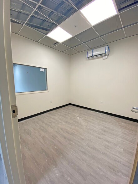 More Photos Of 100 Tri City Rd, Somersworth Warehouse For Lease