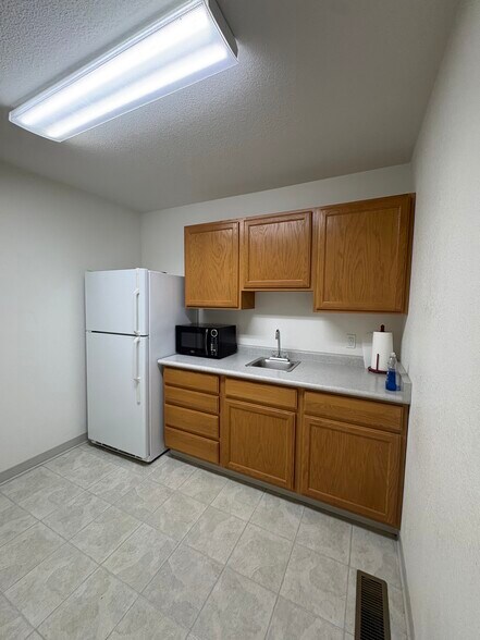 More Photos Of 1380 E Aultman St, Ely Office For Sale