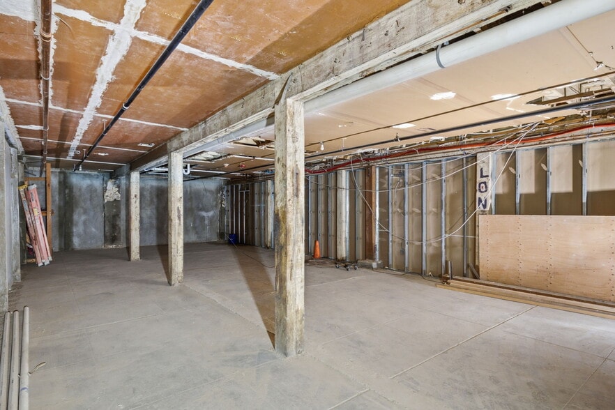 More Photos Of 1623-1633 19th St, Bakersfield Freestanding For Lease