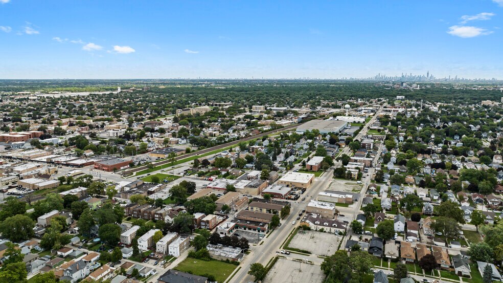 More Photos Of 1905-1913 Saint Charles Rd, Maywood Apartments For Sale