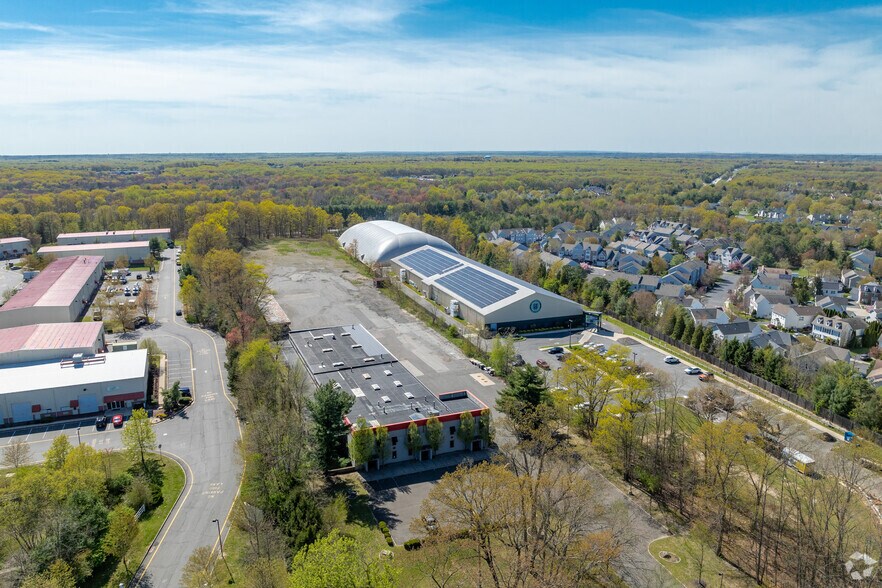 More Photos Of 173 Amboy Rd, Morganville Warehouse For Lease