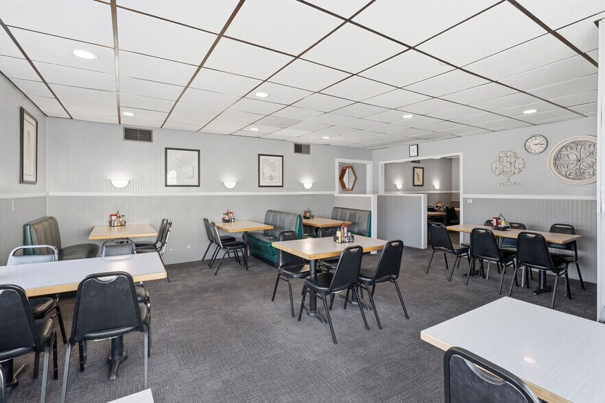 More Photos Of 228 N Jefferson St, Hastings Restaurant For Sale