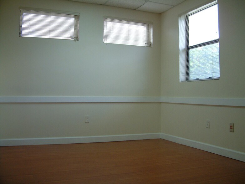 More Photos Of 2699 Stirling Rd, Fort Lauderdale Medical For Lease