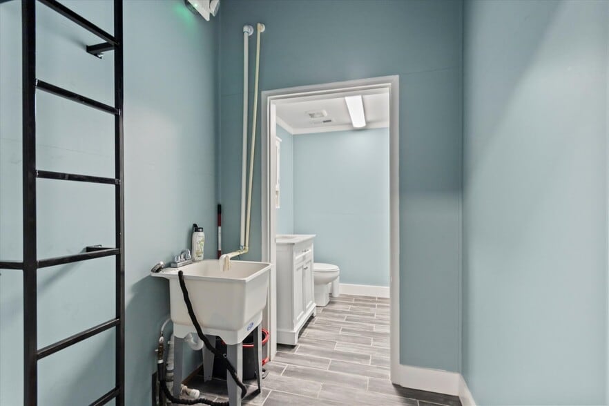 More Photos Of 102 Gin Oak Ct, Madison Freestanding For Sale