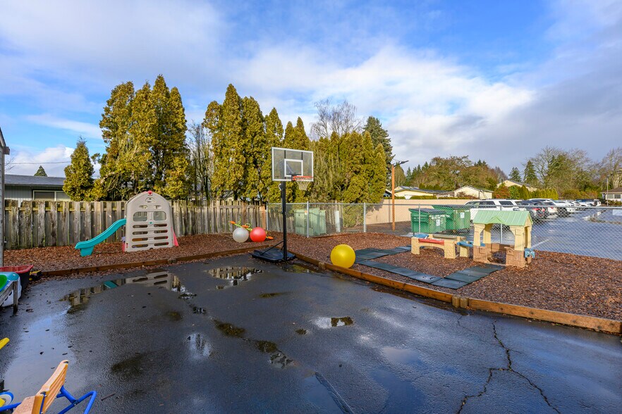 More Photos Of 504 Villa Rd, Newberg Medical For Sale