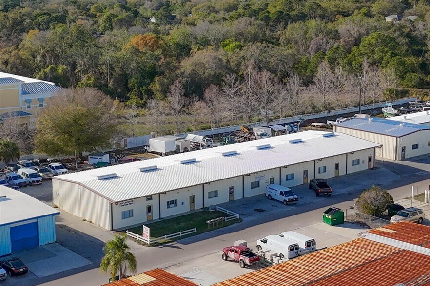 More Photos Of 5639-5651 Lawton Dr, Sarasota Service For Lease